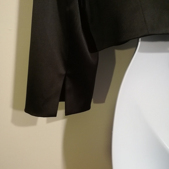 SOLD black market cropped collared blazer - Picture 4 of 7